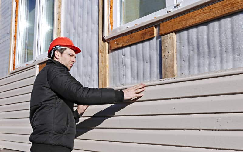 How to Install Vinyl Siding (with Pictures) - wikiHow